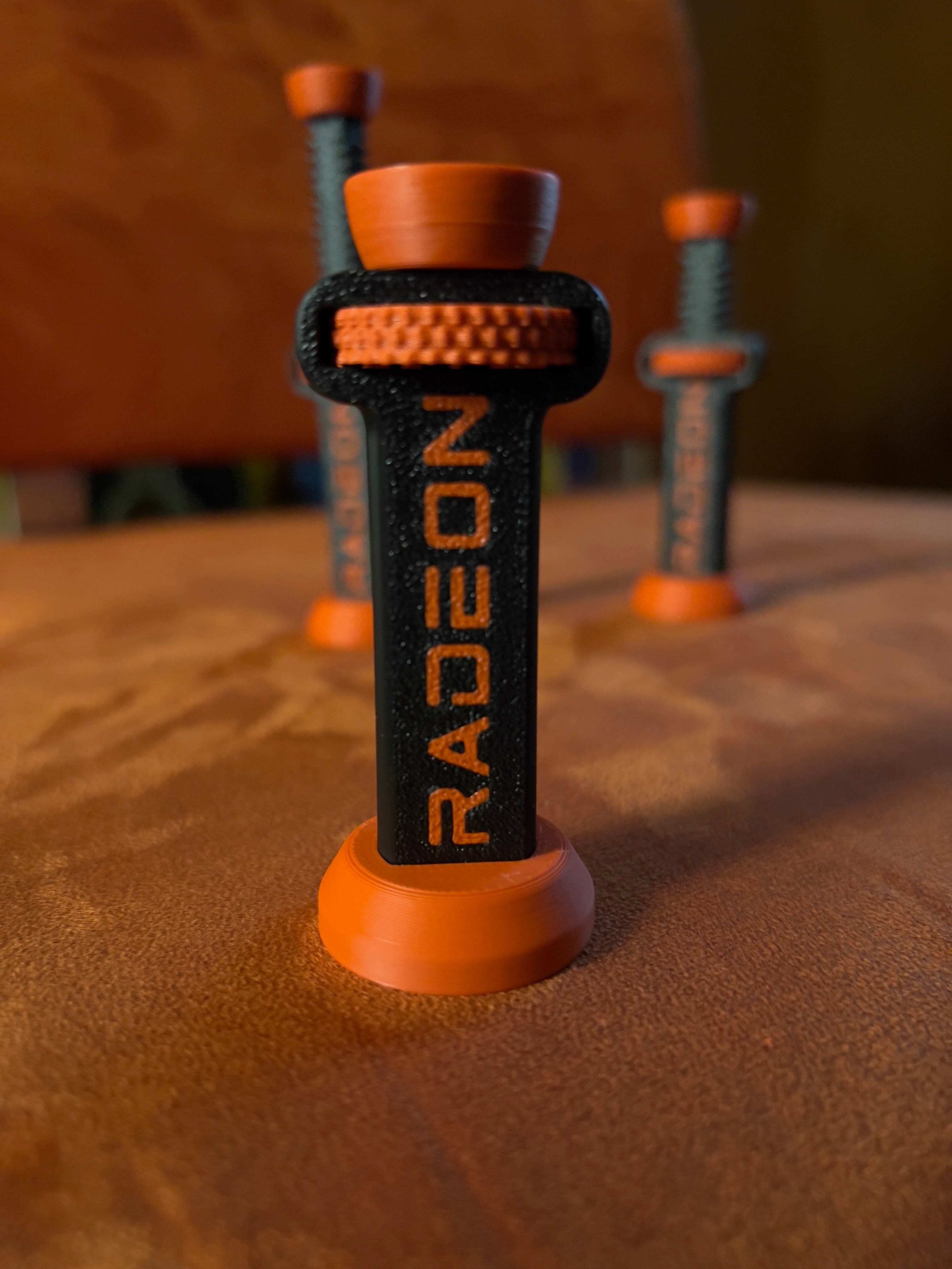 Ρυθμιζόμενη Βάση Κάρτας Γραφικών Radeon – Gaming & Προστασία