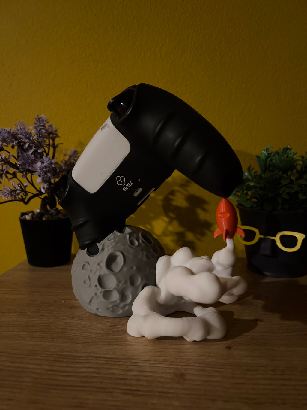 PS5 Controller Stand – Moon with Rocket / Βάση Χειριστηρίου
