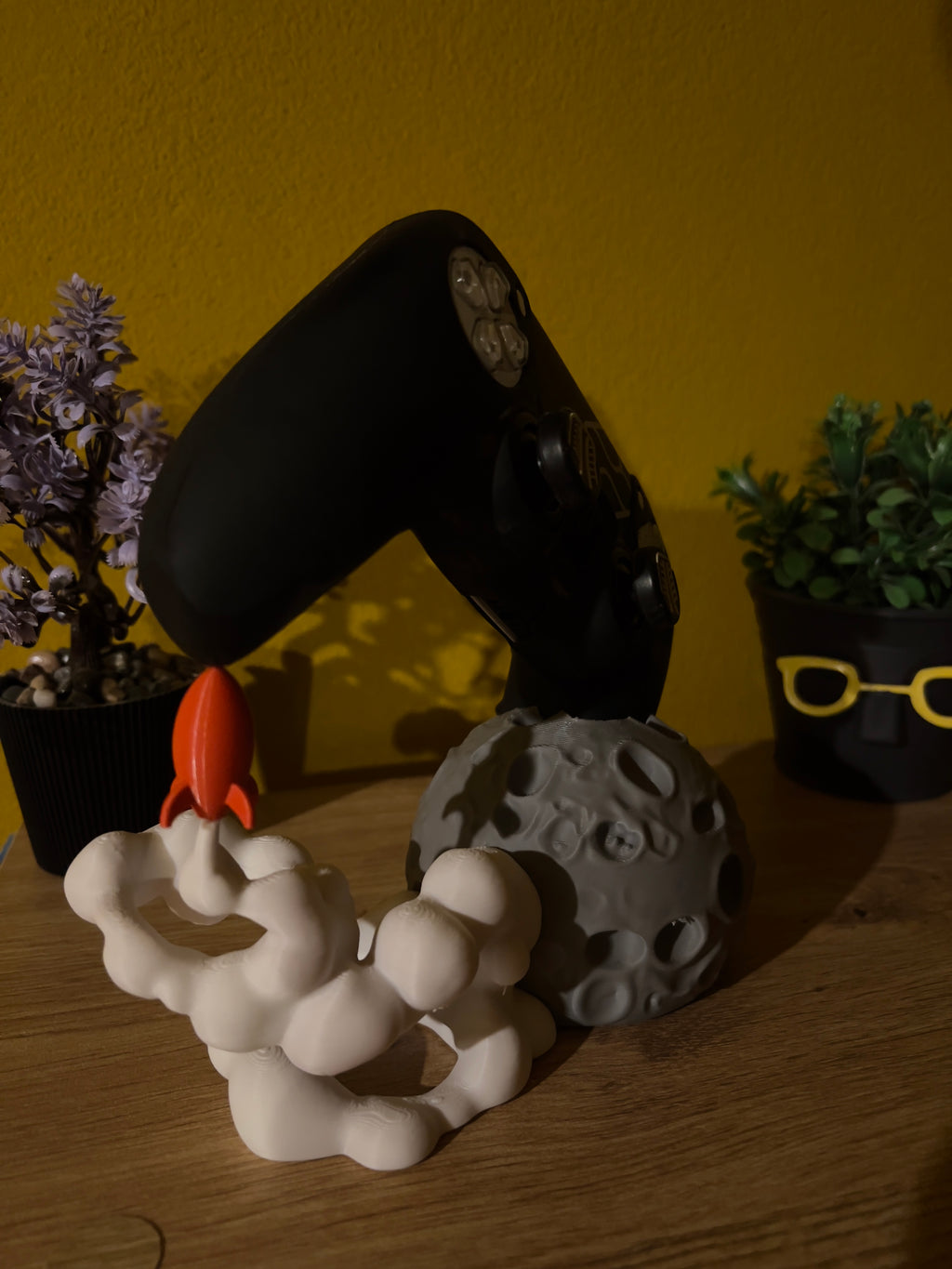 PS5 Controller Stand – Moon with Rocket / Βάση Χειριστηρίου