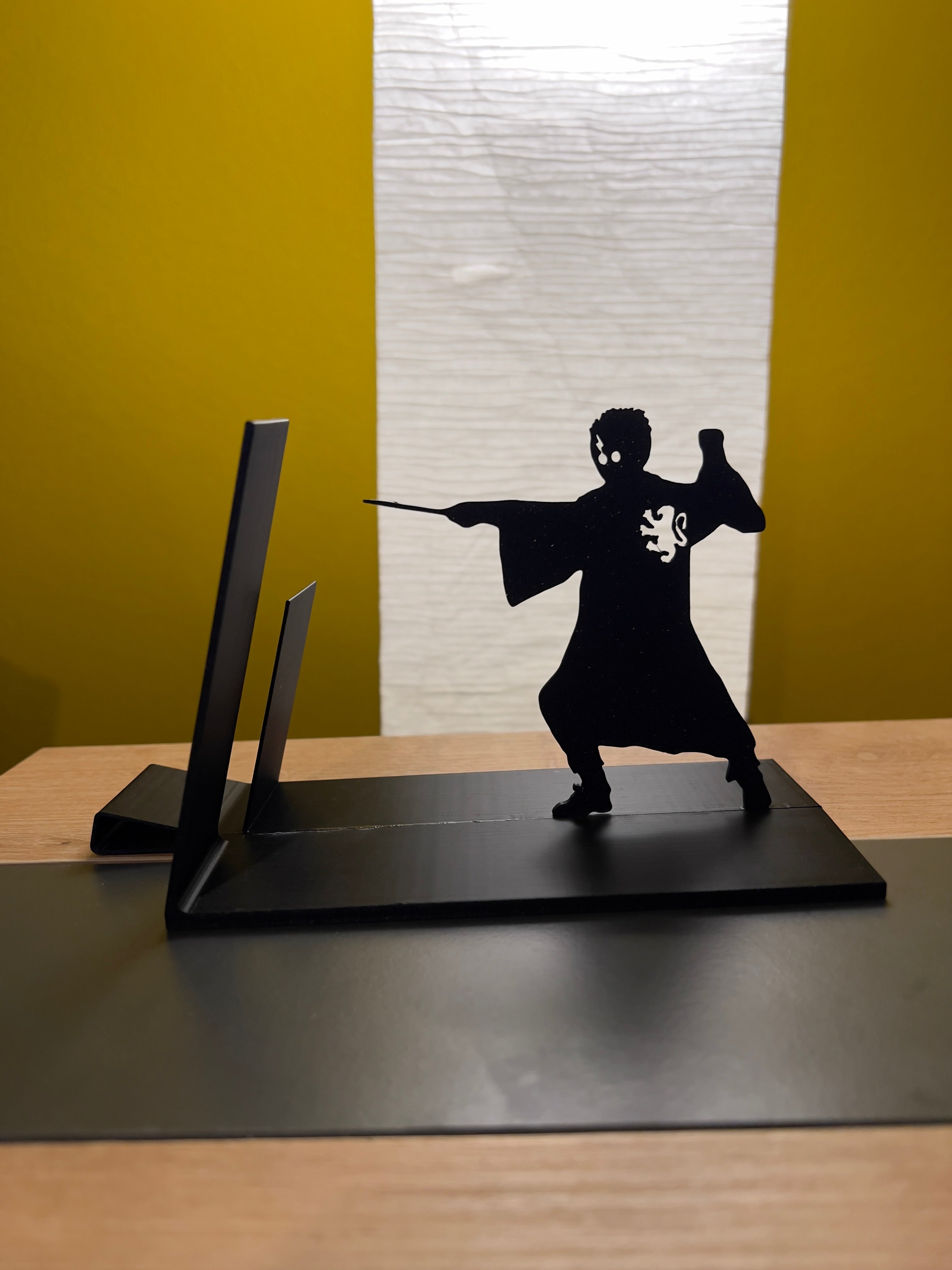 Harry Potter Book Stand με Ραβδί – Διακοσμητική Βάση Βιβλίου